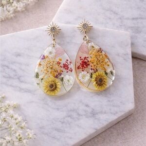 Floral Teardrop Earrings with Sunflower Design
